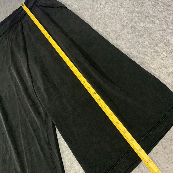 Lululemon Wide Leg HR Pull-On Crop Black Yoga Pant Women's Size 8 - Picture 11 of 12
